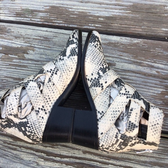 Steven Steve Madden Harmon Booties Women 6.5M Snakeskin 3 Buckle Strap Pointed - Picture 9 of 11